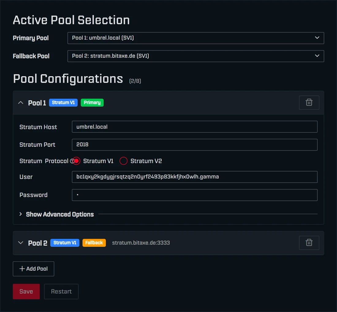 Seite Pool in AxeOS 2.15: Active Pool Selection mit Primary Pool 1 umbrel.local und Fallback Pool 2 stratum.bitaxe.de, darunter Pool 1 aufgeklappt mit Stratum Host umbrel.local, Stratum Port 2018, Stratum Protocol V1, User mit Bitcoin-Adresse und Endung .gamma, Password, darunter Pool 2 und die Schaltflächen Add Pool, Save und Restart